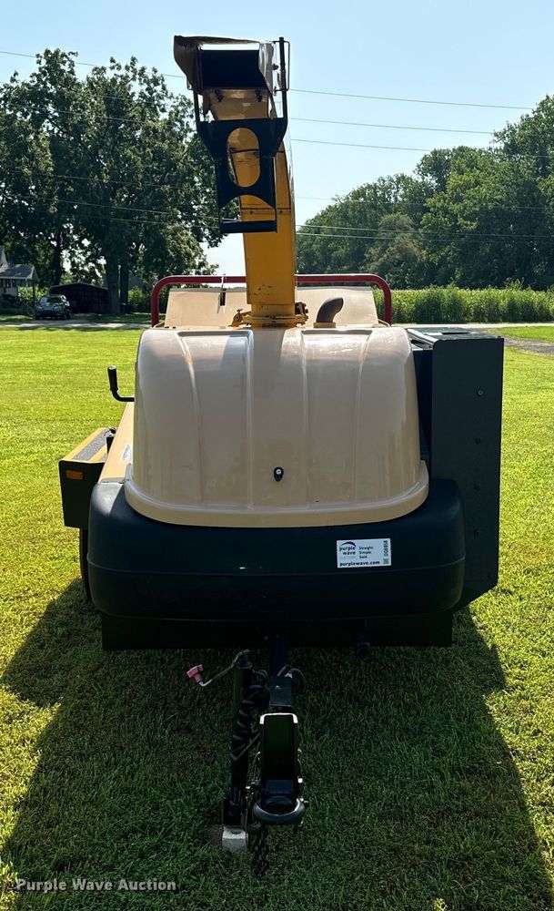 image for item DQ6958 2006 Vermeer BC1500 wood chipper