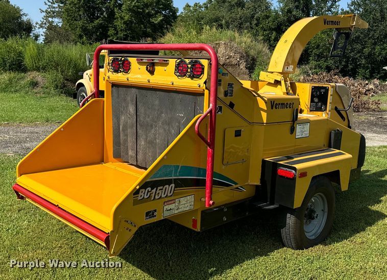 image for item DQ6958 2006 Vermeer BC1500 wood chipper