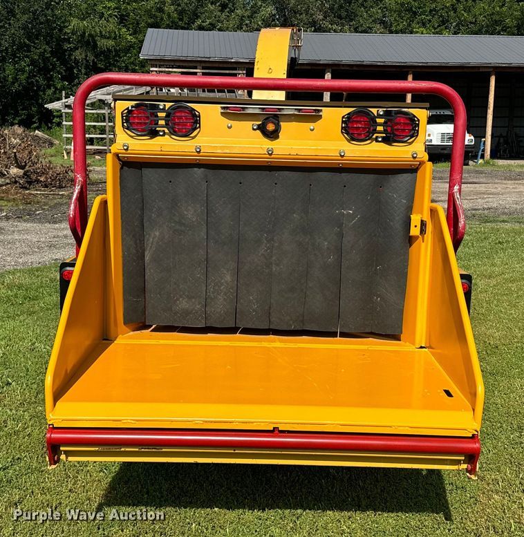 image for item DQ6958 2006 Vermeer BC1500 wood chipper