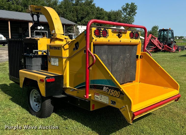image for item DQ6958 2006 Vermeer BC1500 wood chipper