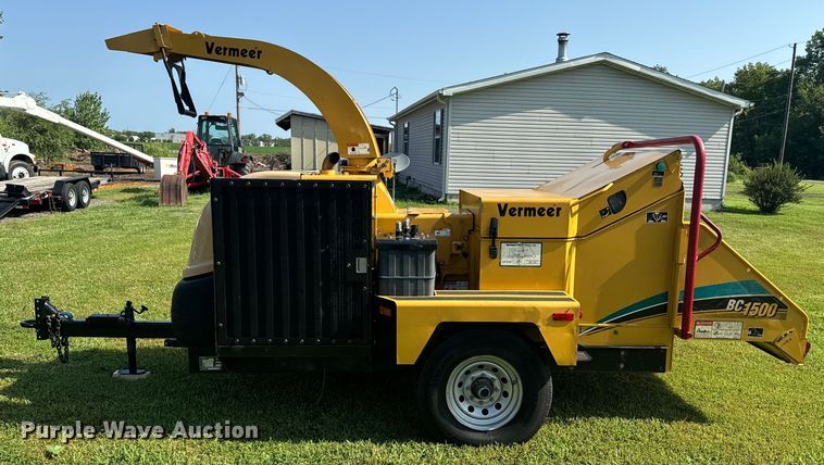 image for item DQ6958 2006 Vermeer BC1500 wood chipper