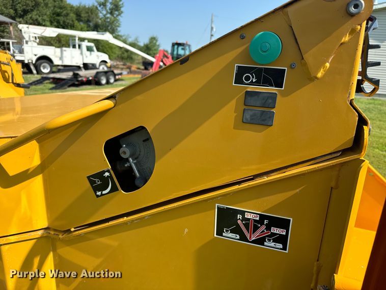 image for item DQ6958 2006 Vermeer BC1500 wood chipper