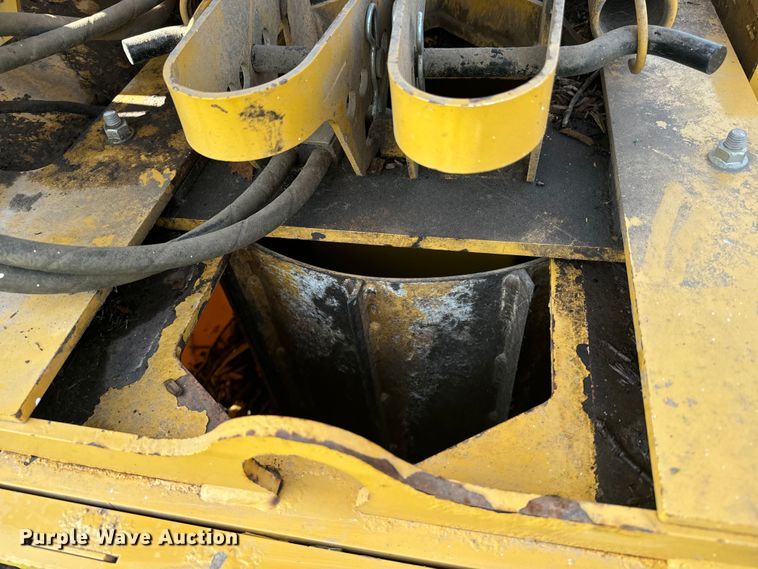 image for item DQ6958 2006 Vermeer BC1500 wood chipper