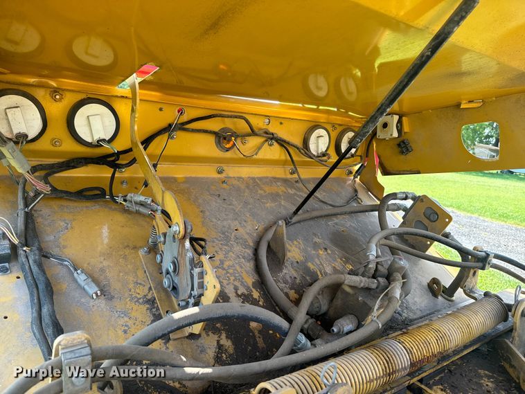 image for item DQ6958 2006 Vermeer BC1500 wood chipper