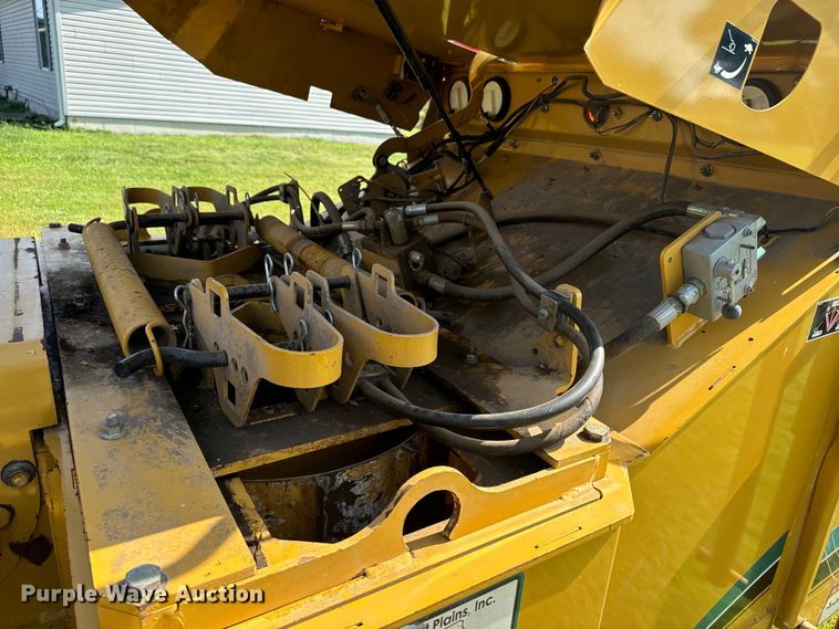 image for item DQ6958 2006 Vermeer BC1500 wood chipper