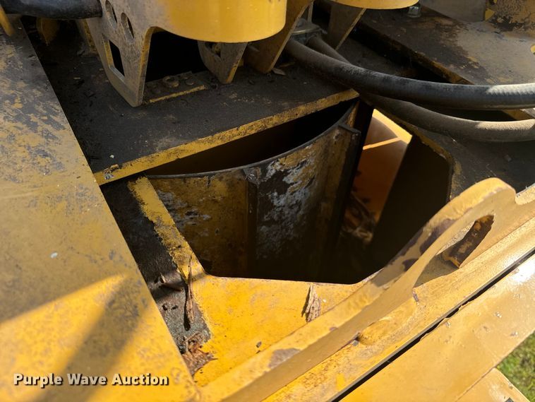 image for item DQ6958 2006 Vermeer BC1500 wood chipper