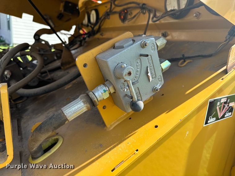 image for item DQ6958 2006 Vermeer BC1500 wood chipper