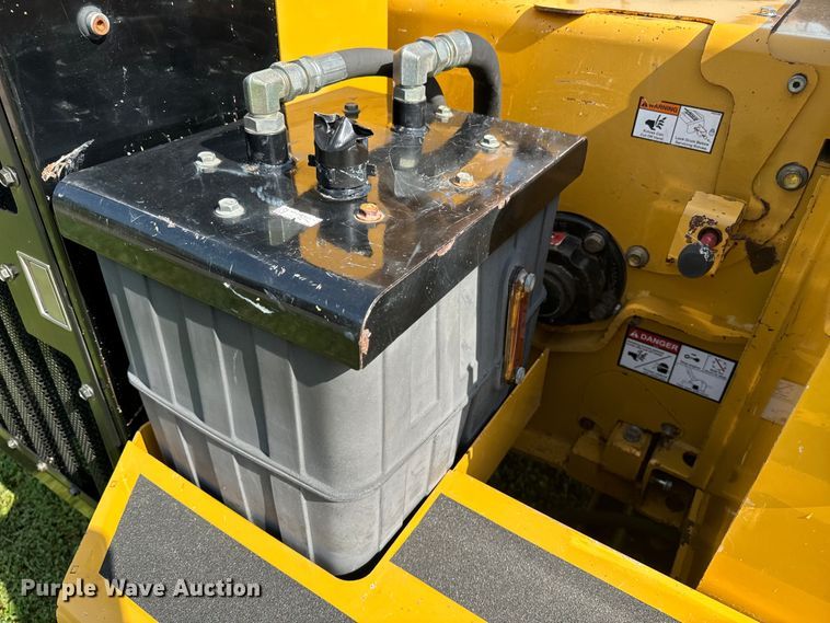 image for item DQ6958 2006 Vermeer BC1500 wood chipper