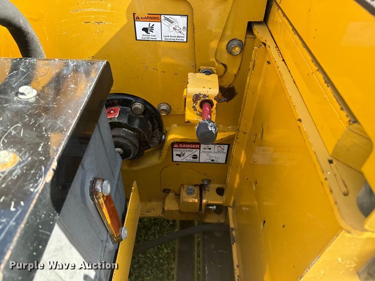 image for item DQ6958 2006 Vermeer BC1500 wood chipper