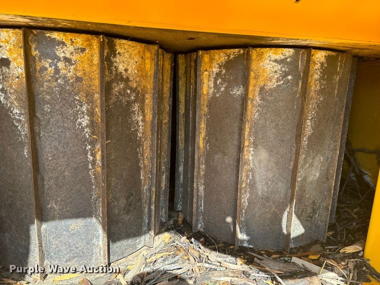 image for item DQ6958 2006 Vermeer BC1500 wood chipper