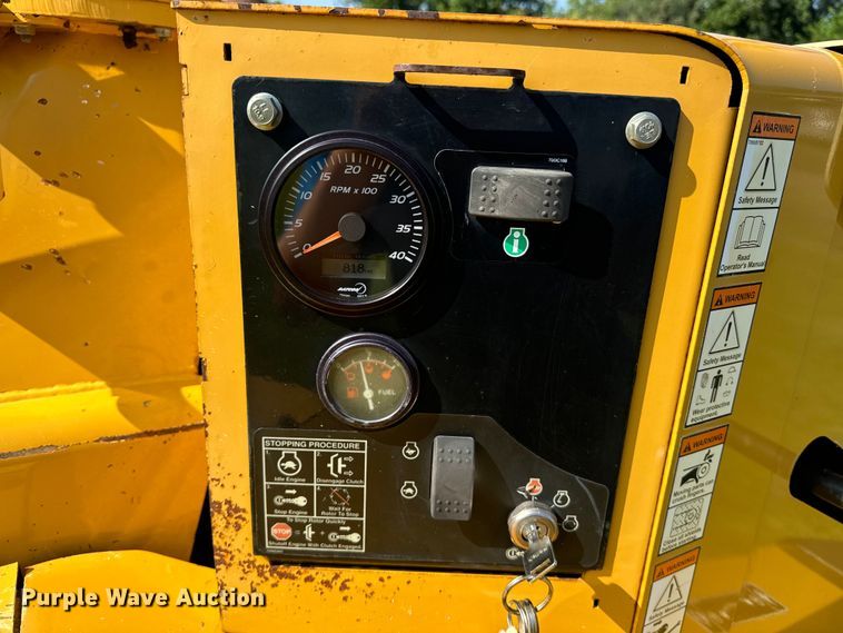 image for item DQ6958 2006 Vermeer BC1500 wood chipper