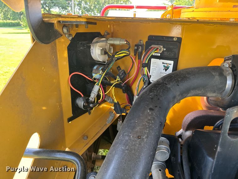 image for item DQ6958 2006 Vermeer BC1500 wood chipper