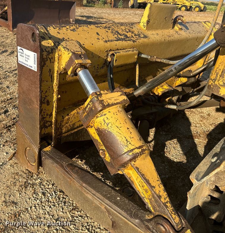 image for item DQ6959 1964 Caterpillar D6C dozer