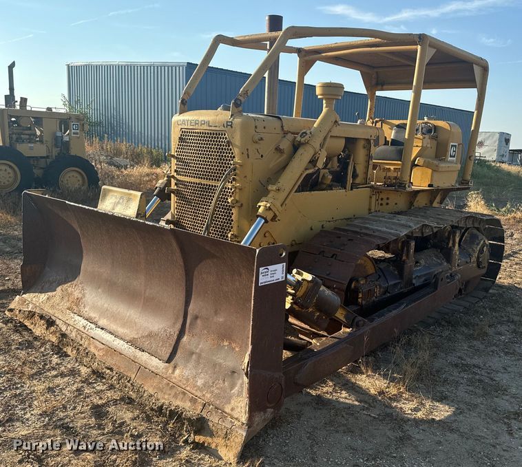 image for item DQ6960 1967 Caterpillar D6C dozer