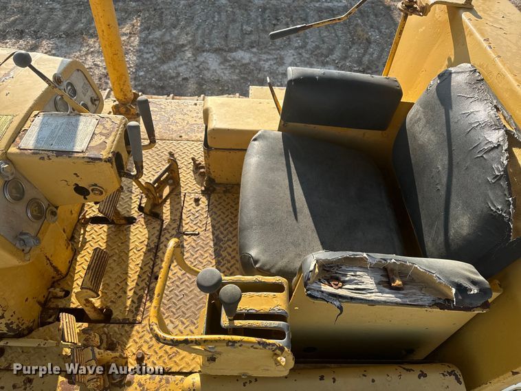 image for item DQ6960 1967 Caterpillar D6C dozer