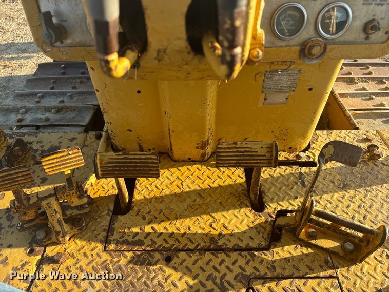 image for item DQ6960 1967 Caterpillar D6C dozer