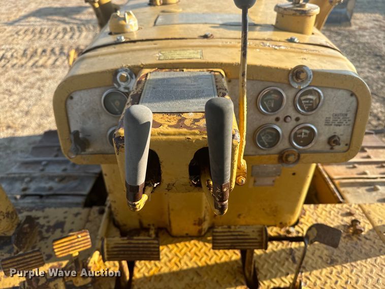 image for item DQ6960 1967 Caterpillar D6C dozer
