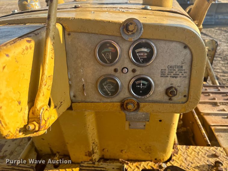 image for item DQ6960 1967 Caterpillar D6C dozer