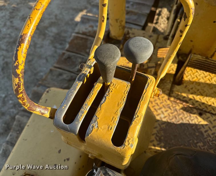 image for item DQ6960 1967 Caterpillar D6C dozer