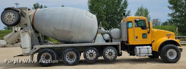 image for item DR4389 2004 Kenworth W900 ready mix truck