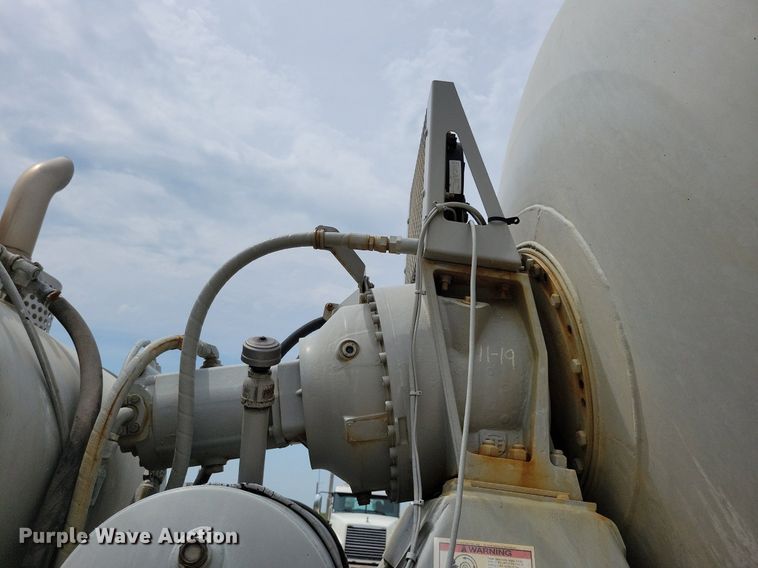 image for item DR4389 2004 Kenworth W900 ready mix truck