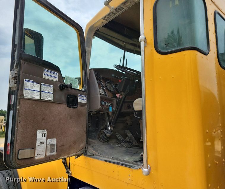 image for item DR4389 2004 Kenworth W900 ready mix truck