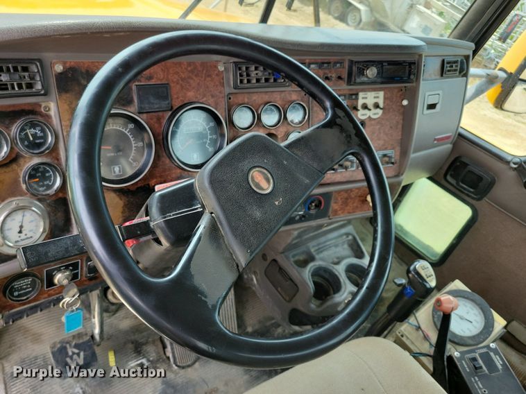 image for item DR4389 2004 Kenworth W900 ready mix truck