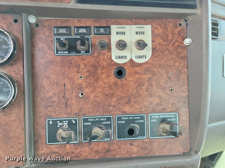 image for item DR4389 2004 Kenworth W900 ready mix truck