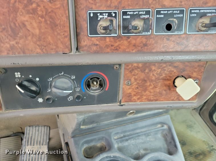 image for item DR4389 2004 Kenworth W900 ready mix truck