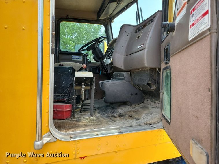 image for item DR4389 2004 Kenworth W900 ready mix truck