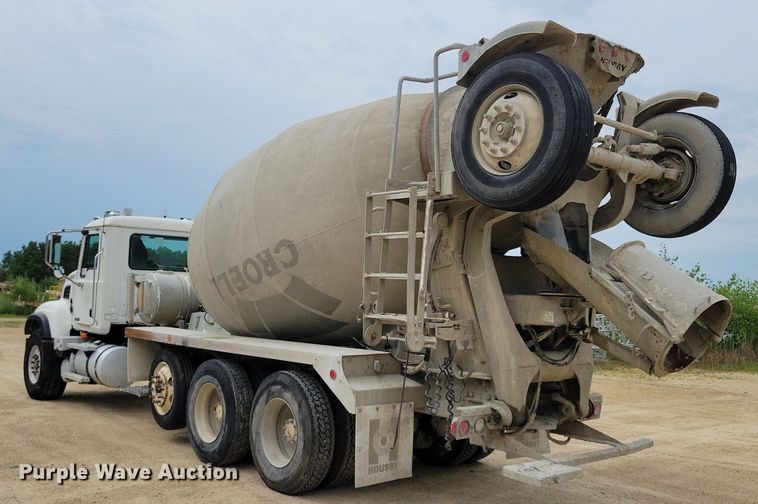 image for item DR4391 2004 Mack CV513 ready mix truck