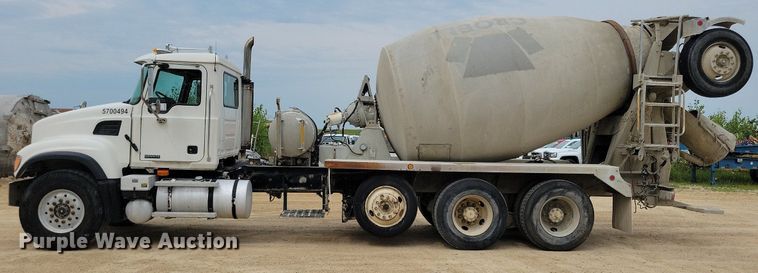 image for item DR4391 2004 Mack CV513 ready mix truck