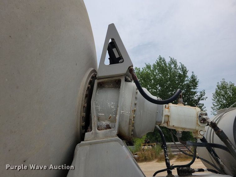 image for item DR4391 2004 Mack CV513 ready mix truck