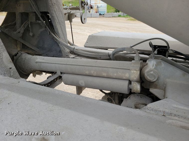 image for item DR4391 2004 Mack CV513 ready mix truck