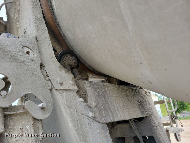 image for item DR4391 2004 Mack CV513 ready mix truck