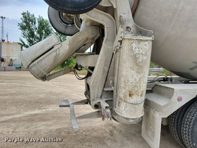 image for item DR4391 2004 Mack CV513 ready mix truck