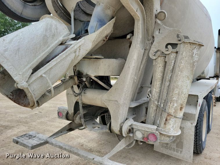 image for item DR4391 2004 Mack CV513 ready mix truck