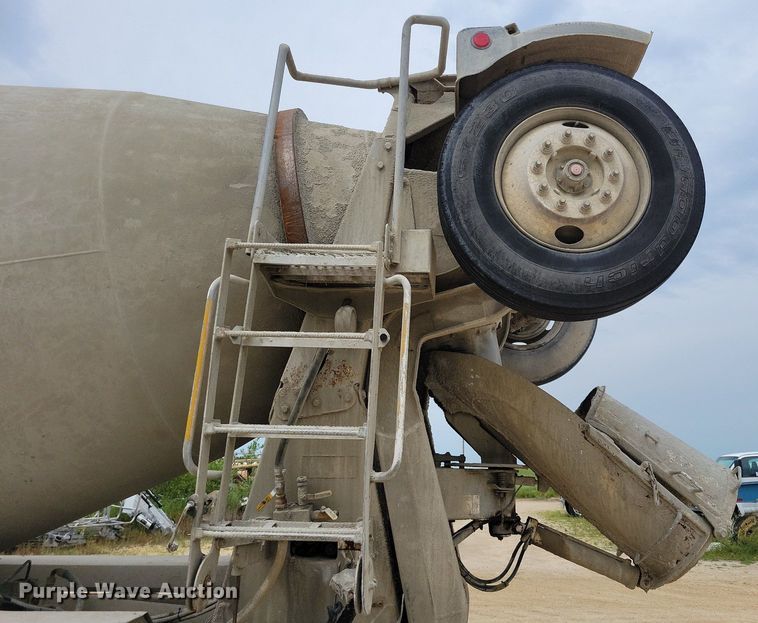 image for item DR4391 2004 Mack CV513 ready mix truck