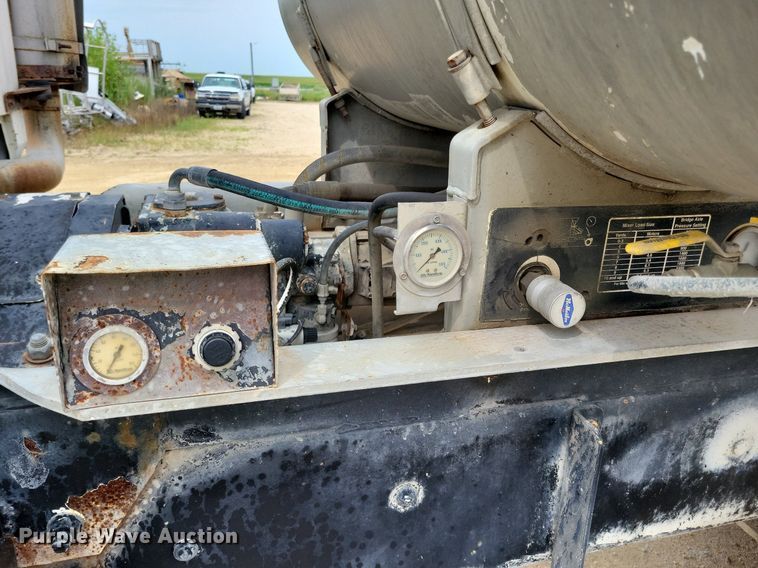 image for item DR4391 2004 Mack CV513 ready mix truck