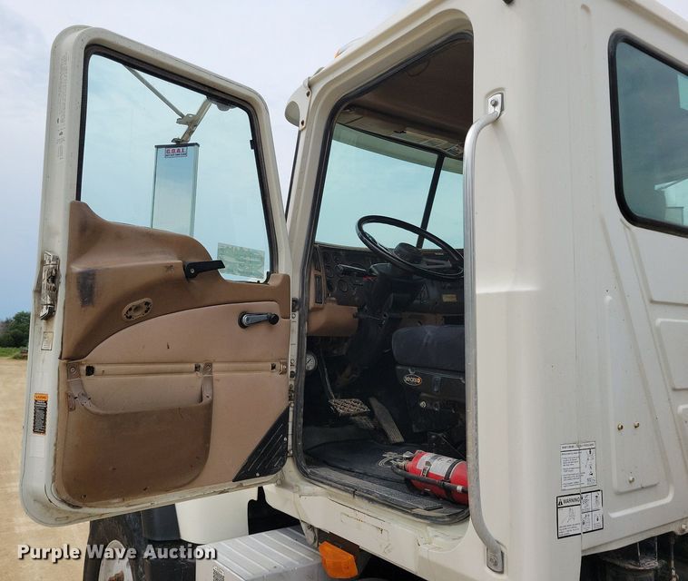 image for item DR4391 2004 Mack CV513 ready mix truck