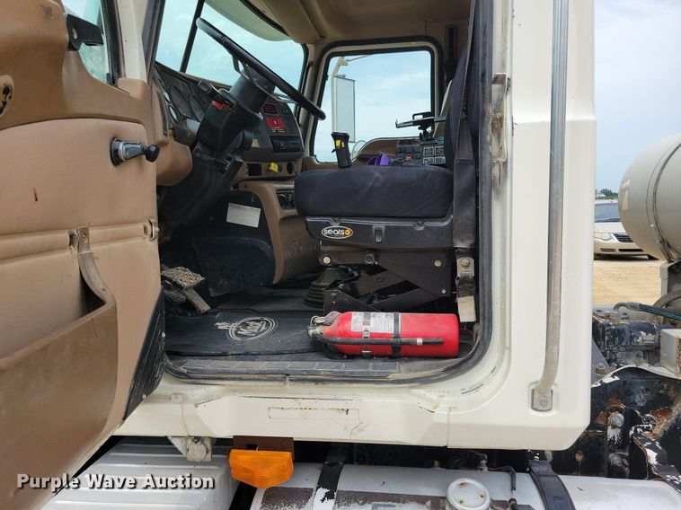 image for item DR4391 2004 Mack CV513 ready mix truck