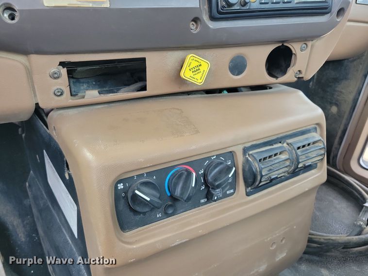 image for item DR4391 2004 Mack CV513 ready mix truck