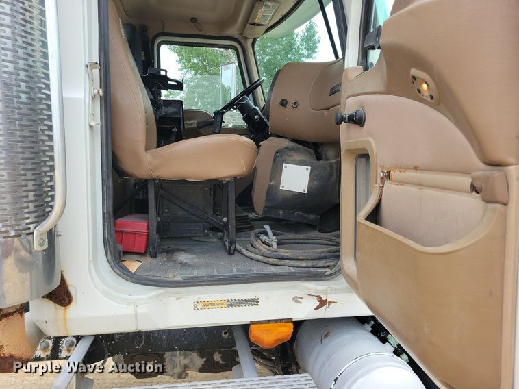 image for item DR4391 2004 Mack CV513 ready mix truck