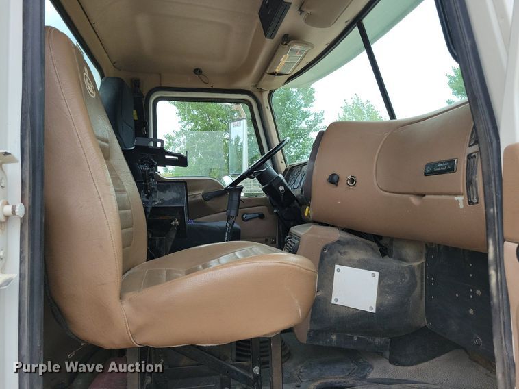 image for item DR4391 2004 Mack CV513 ready mix truck