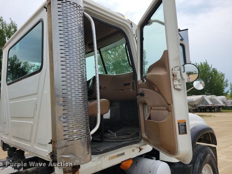 image for item DR4391 2004 Mack CV513 ready mix truck