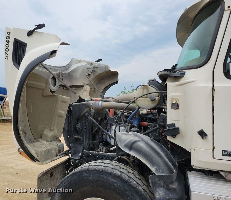 image for item DR4391 2004 Mack CV513 ready mix truck