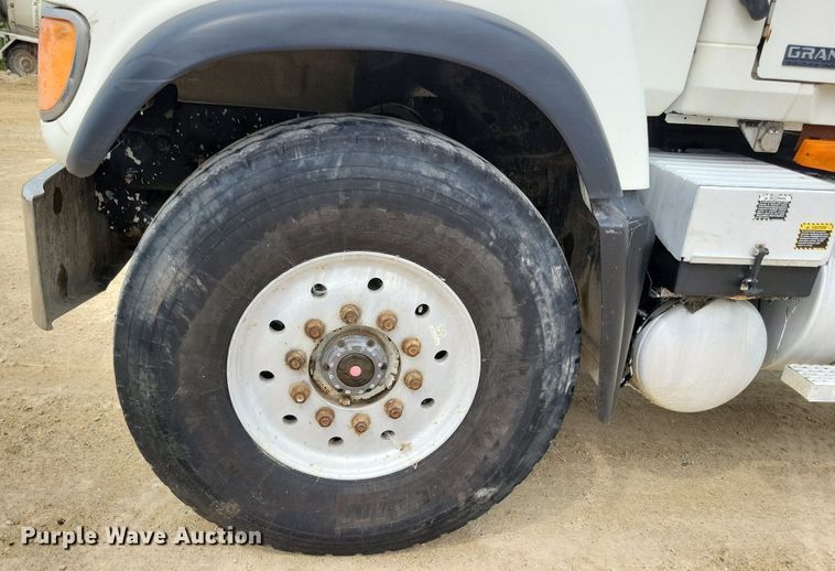 image for item DR4391 2004 Mack CV513 ready mix truck