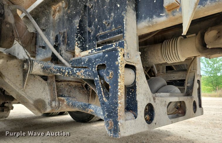 image for item DR4391 2004 Mack CV513 ready mix truck