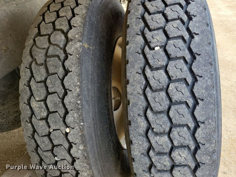 image for item DR4391 2004 Mack CV513 ready mix truck