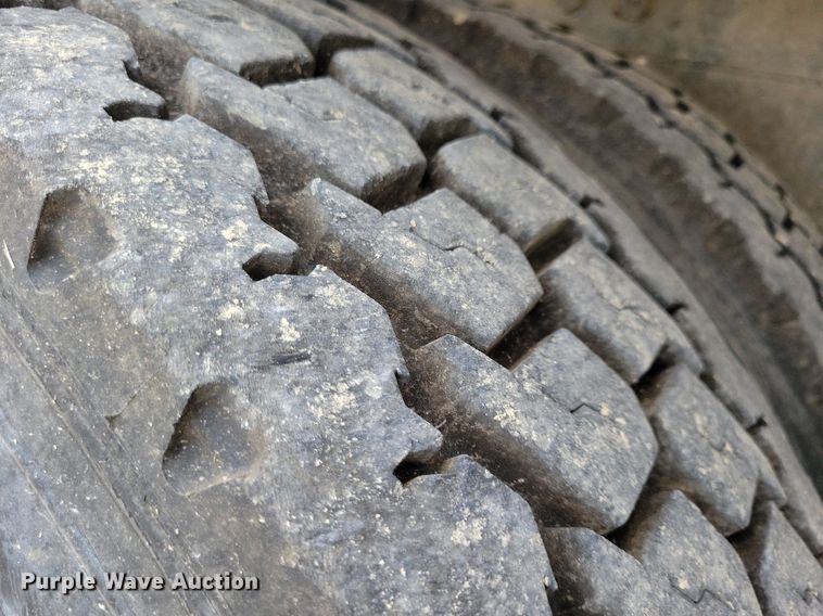 image for item DR4391 2004 Mack CV513 ready mix truck